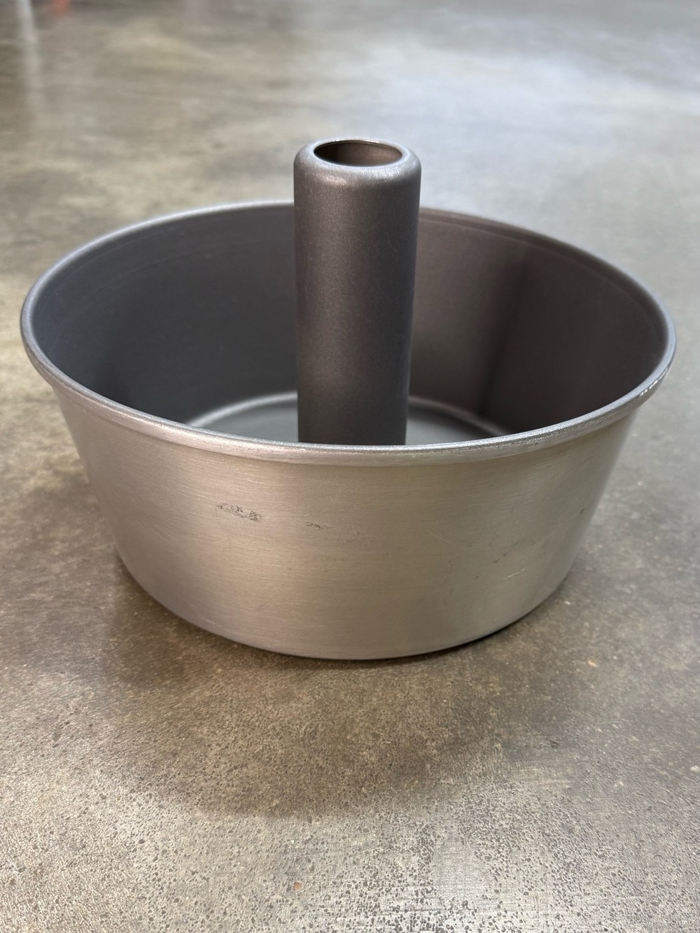 Vintage Wear Ever 27009 Aluminum Angel Food Cake Pan 10x4 USA